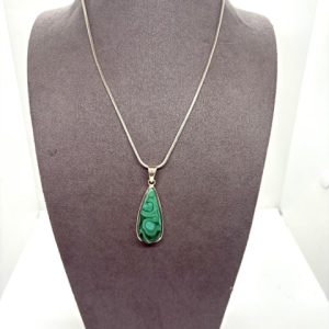 Collier en malachite avec pendentif en argent 925