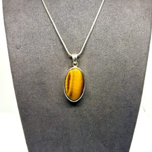 pendentif avec un œil de tigre sertie