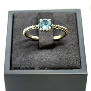 Bague avec aigue marine